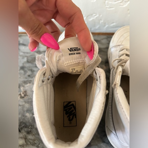 Vans Sk8- Hi kids shoes. Size 2.5. Barely worn. Needs cleaned otherwise perfect - Picture 4 of 9